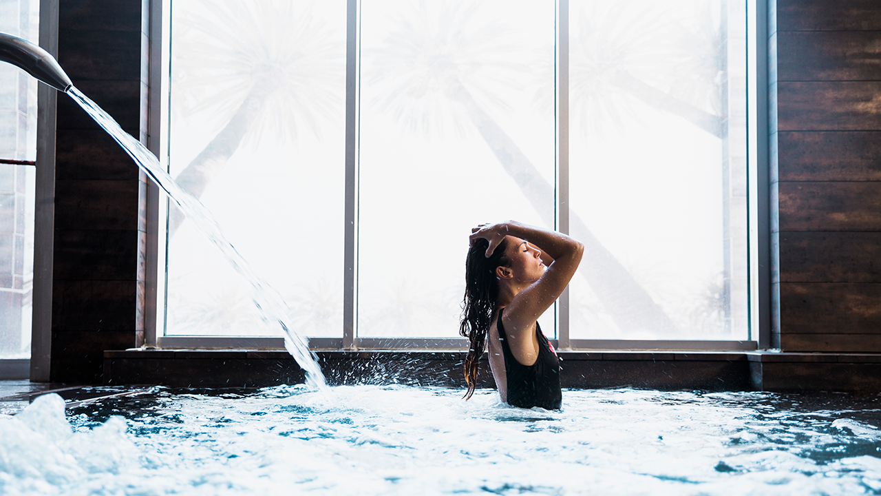 6 ways to reduce the impact of the swimming pool on the environment by using high technology